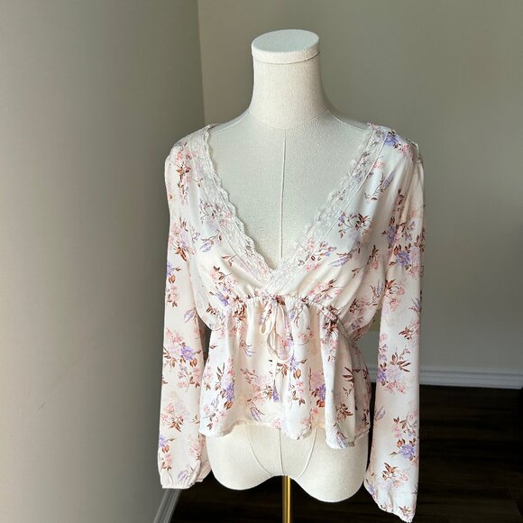 NWOT Large White Long Sleeve Plunge V-Neck Floral Peplum Puff Sleeve Blouse - Picture 5 of 16
